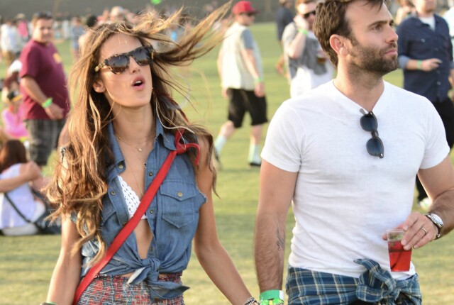 HEKLET BH + STORE LOMMER OVER = PUPPER: Alessandra Ambrosio på årets Coachella-festival i California. Foto: All Over Press HEKLET BH + STORE LOMMER OVER = PUPPER: Alessandra Ambrosio på årets Coachella-festival i California. Foto: All Over Press